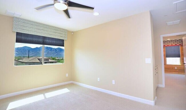 Building Photo - Stunning Executive Home (former model) in ...
