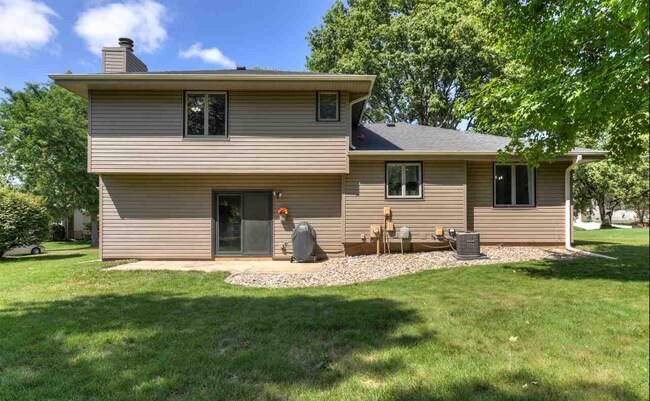 Building Photo - 4 Bedroom in Eldorado!!