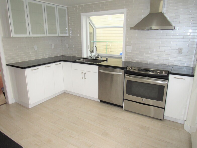 Building Photo - 34565 Vane Cmn