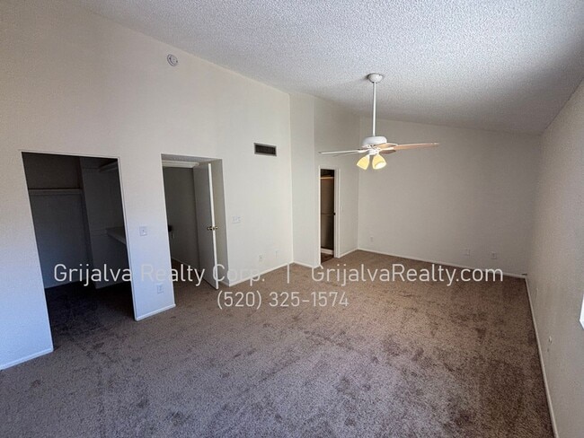 Building Photo - Beautiful Multi-story Townhouse near Tucson Racquet and Swim Club (Prince/Country Club)