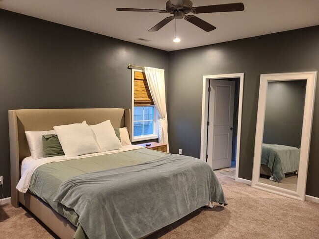 Building Photo - 3 Bed, 2.5 Bath home in Hampstead