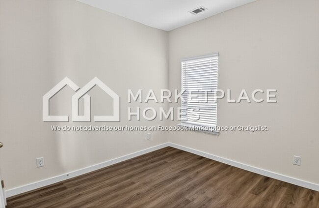 Building Photo - 4321 Scenic Mdw Dr NE