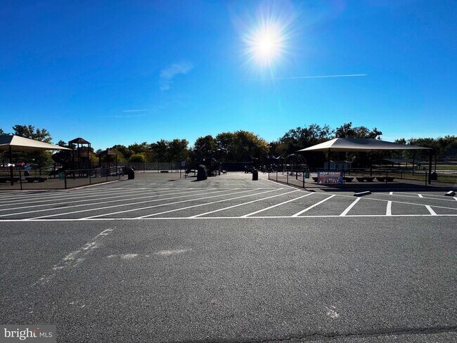 Building Photo - 1803 E Beech Rd