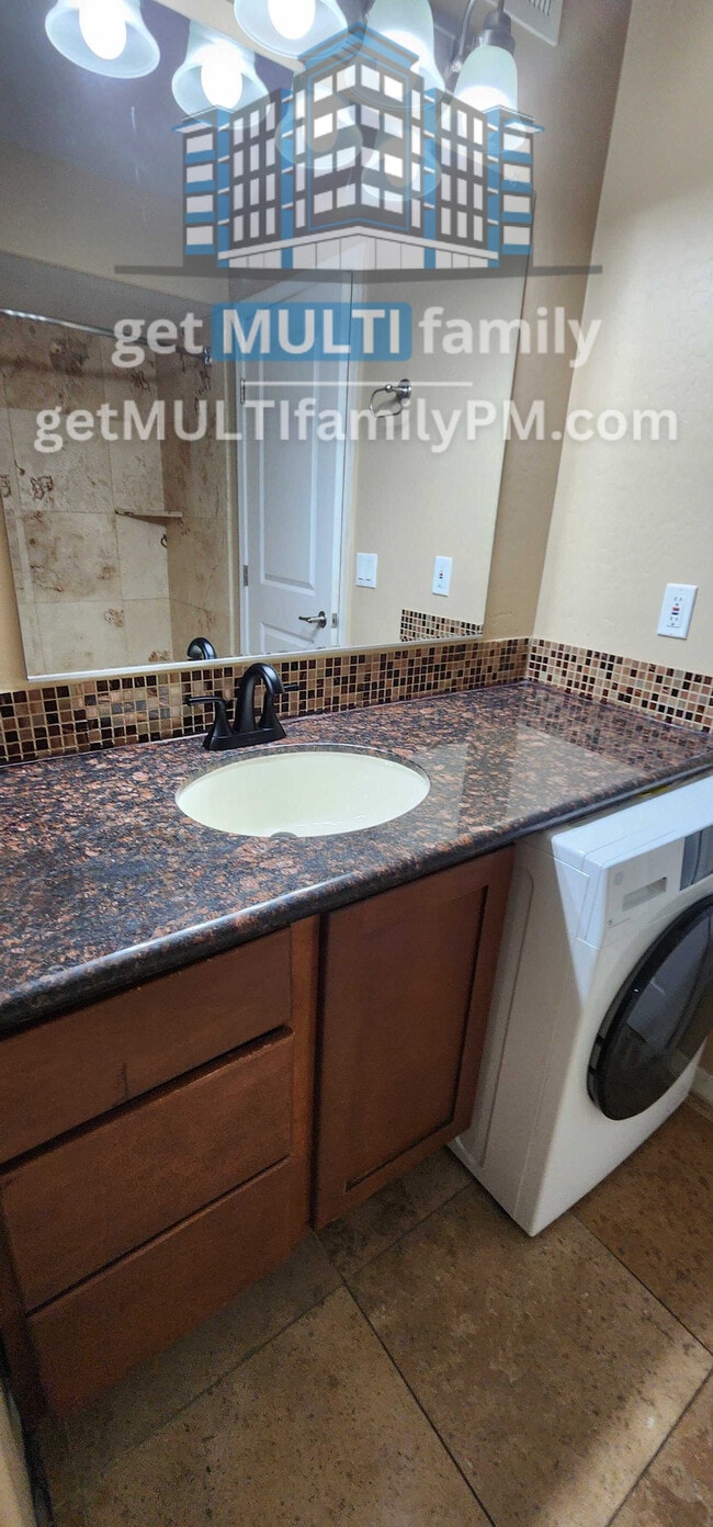 Building Photo - 3619 E Monterosa St