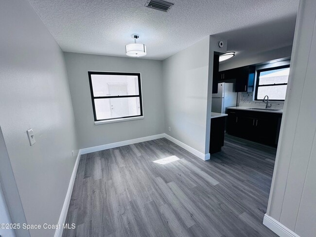 Building Photo - 1076 Hermosa Dr