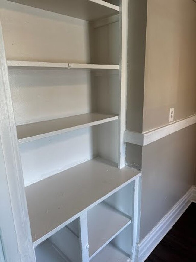 Building Photo - Ready to move in 2 bedroom apartment