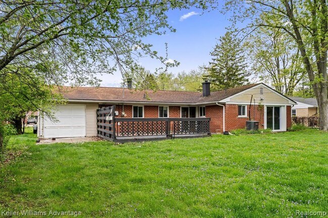 Building Photo - 2479 Ivanhoe Dr