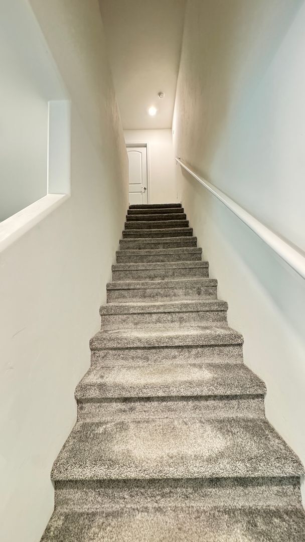 Building Photo - North Central (Mountain and Prince)  2 story, 3 bed, 2.5 bath home with 2 car garage!