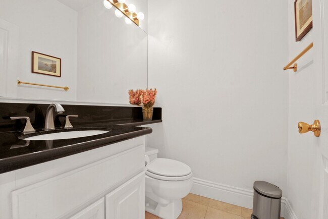 Building Photo - Stunning 3 Bed | 2.5 Bath Home with Office...
