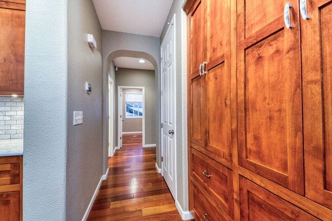 Building Photo - Stunning 4-Bedroom Home in Plumas Lake