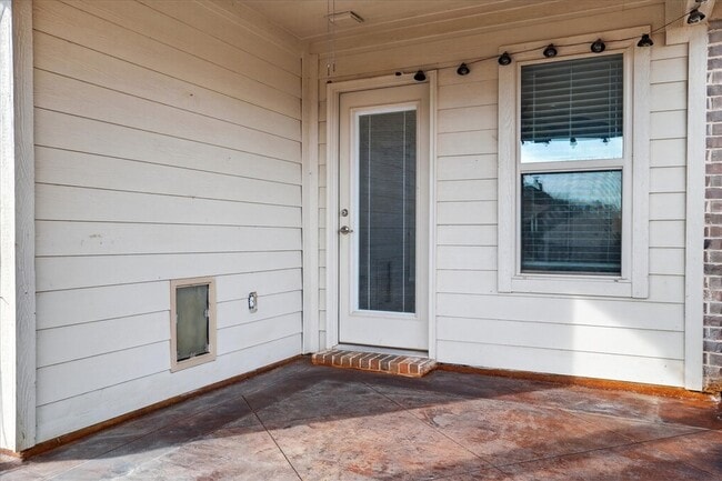 Building Photo - 628 Presidio St