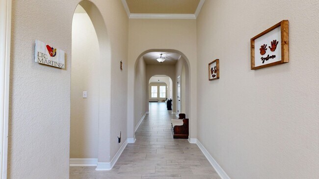 Building Photo - Spacious 4-bedroom, 2.5 bath, 3 car garage...