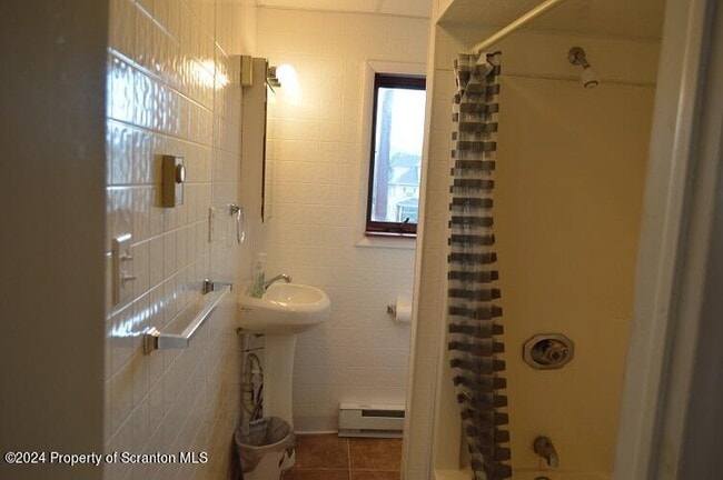 Building Photo - 211 S Main St