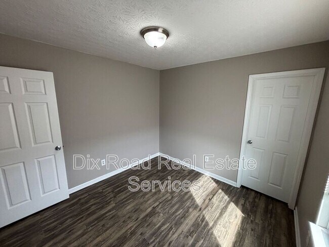 Building Photo - 209 Wexford Dr