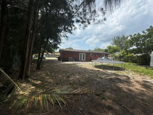 Building Photo - 1806 NW 14th Ave