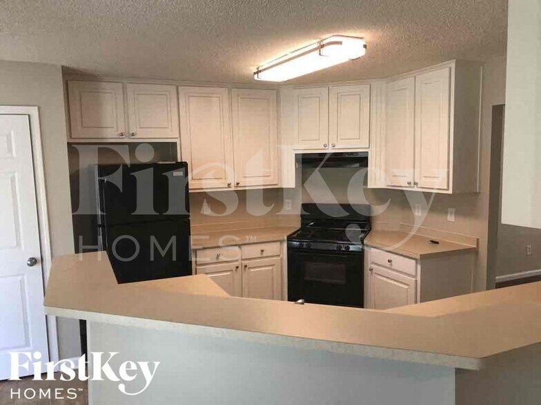 Building Photo - 8000 Burly Wood Way