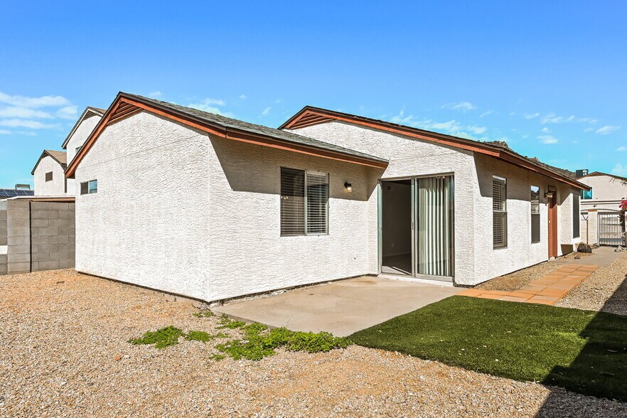 Building Photo - 4713 W Menadota Dr