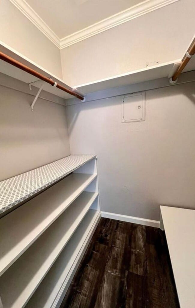 Building Photo - Charming 1-Bedroom Condo in a Serene Neigh...