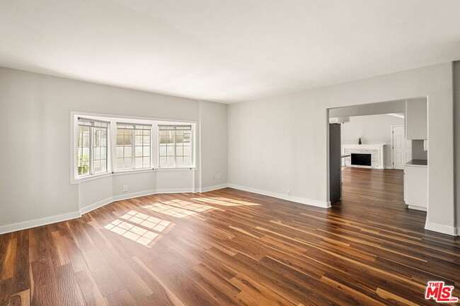 Building Photo - 2939 Oakhurst Ave