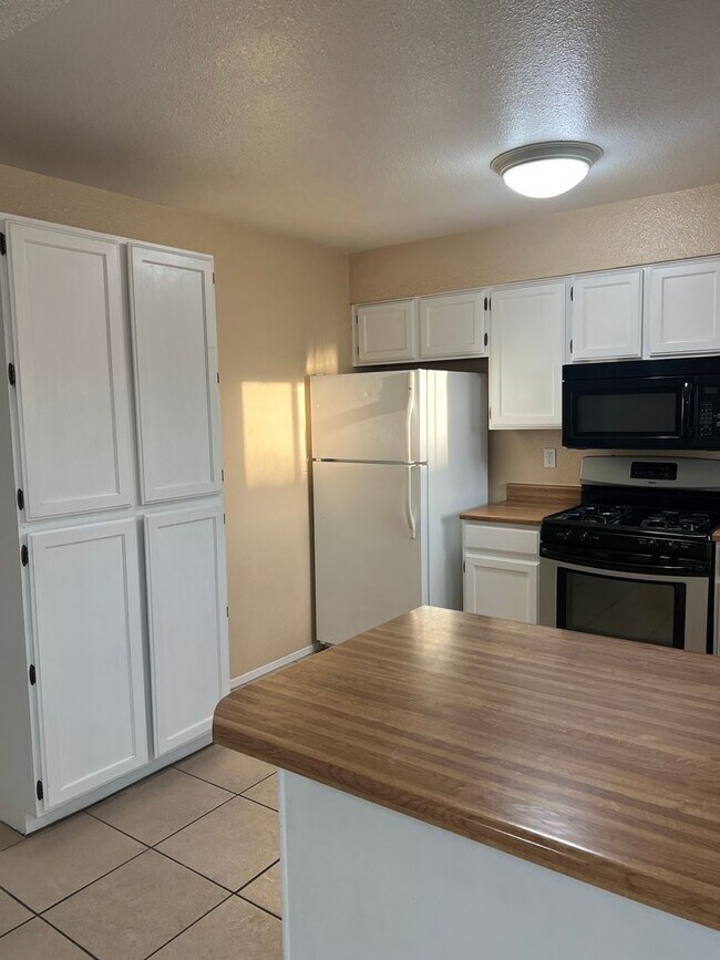 Building Photo - All Appliances