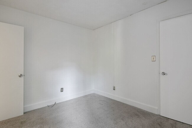 Building Photo - 324 Youngberry St