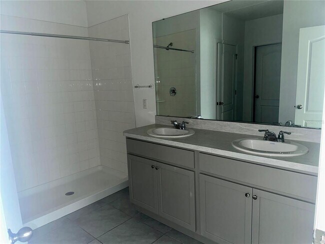 Building Photo - 318 Montgomery Ct