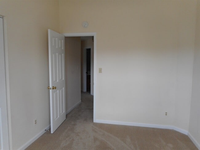 Building Photo - 104 Bayland Dr