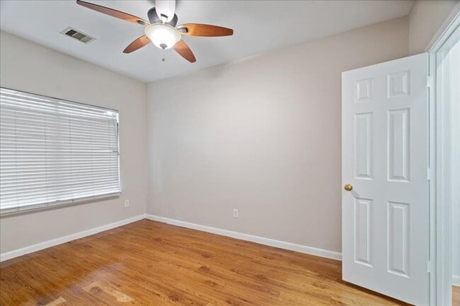 Building Photo - Roomy 4bdr Near NRG