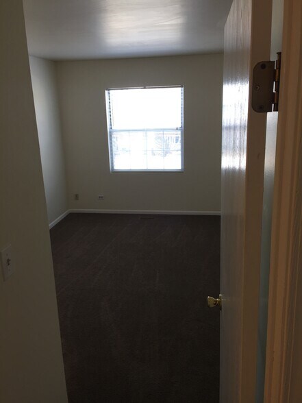 Building Photo - 263 Acorn Dr
