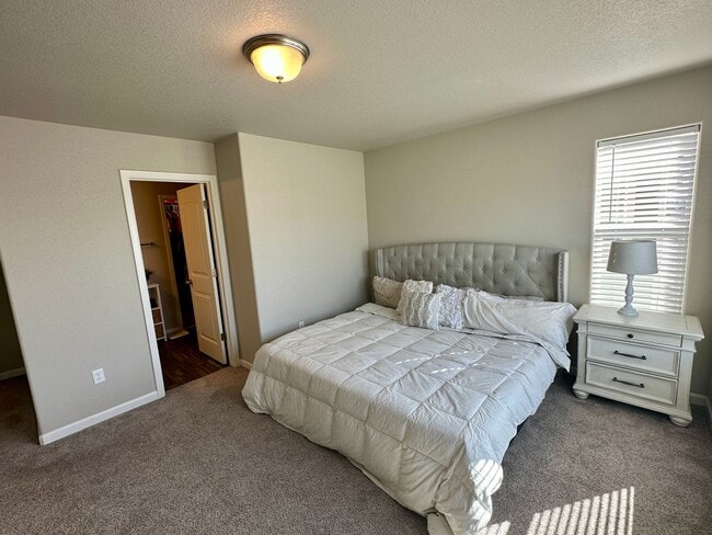 Building Photo - LIKE NEW CHAPEL HEIGHTS TOWNHOME w/ PIKES PEAK VIEWS - Security Deposit Waiver Available