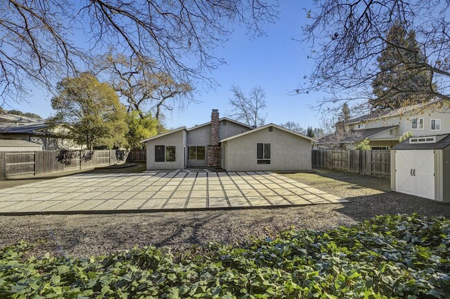 Building Photo - 312 N Alamo Dr