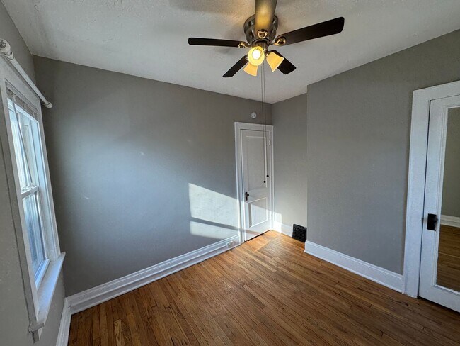 Building Photo - 2121 Wyandotte Ave