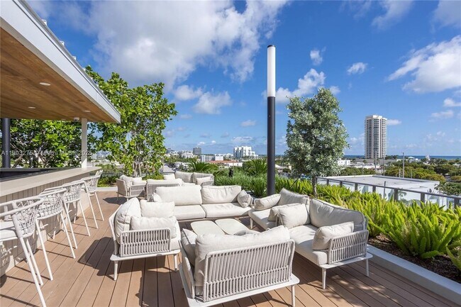 Building Photo - 580 72nd St