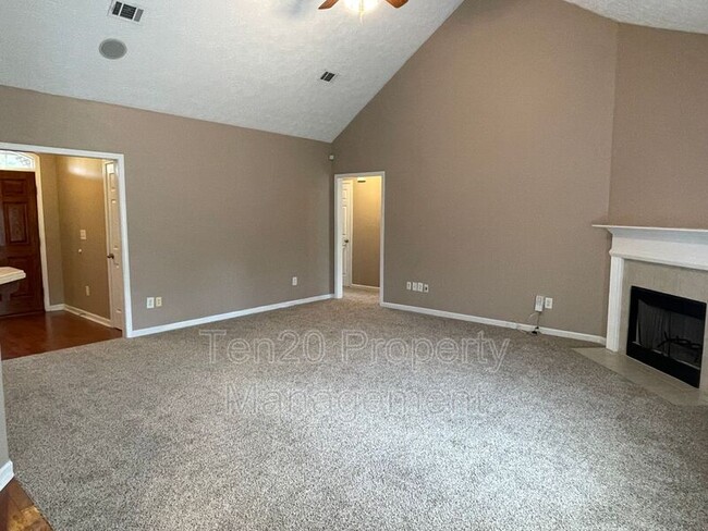 Building Photo - 7974 N Ivy Park Dr
