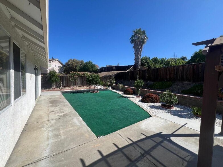 Building Photo - 2352 Whitetail Dr