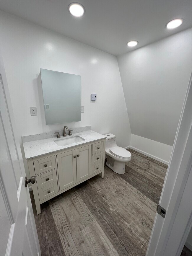 Building Photo - 109 Perrin Ave