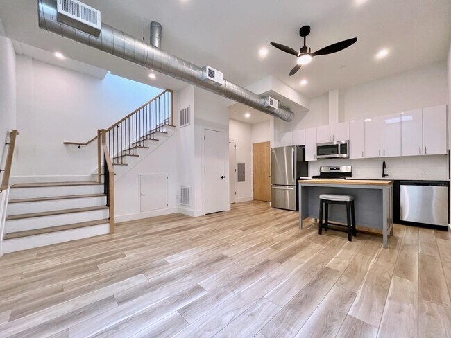 Primary Photo - 375 Monmouth St