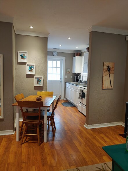 Building Photo - 1605 N Osceola Ave