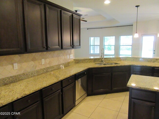 Building Photo - 114 Lake Merial Shores Dr
