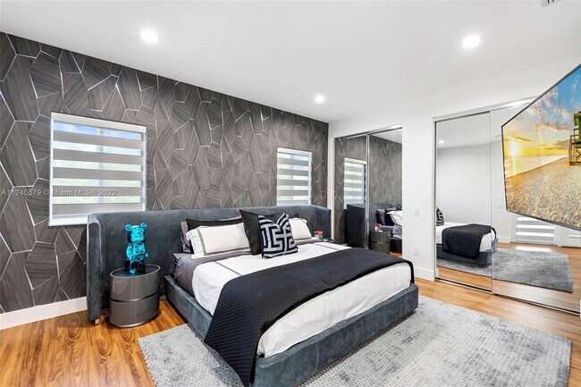 Building Photo - 5801 Melaleuca Rd