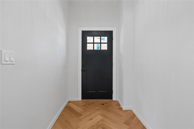 Building Photo - 295 38th St