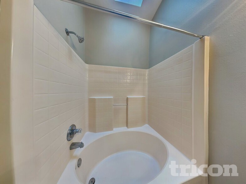 Building Photo - 17128 Woodcrest Way