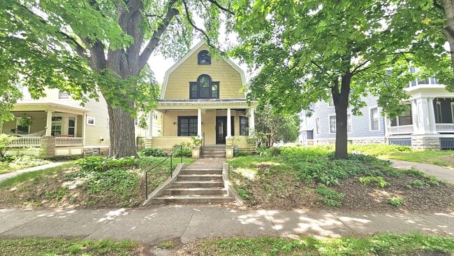 Primary Photo - 2408 Bryant Ave S