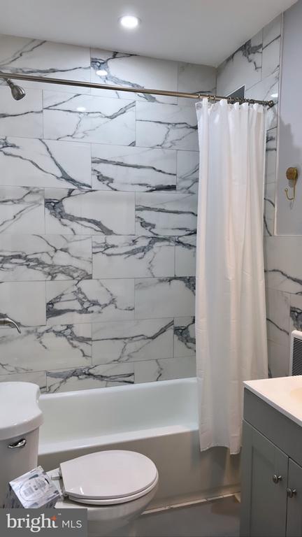 Building Photo - 4087 Lancaster Ave