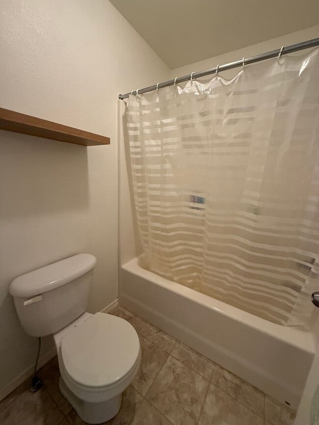 Building Photo - Beautifully Maintained 2 Bed/ 2.5 Bath - River Canyon Estates