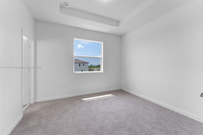 Building Photo - $2400 2803 SE 26 Ave # 2803
