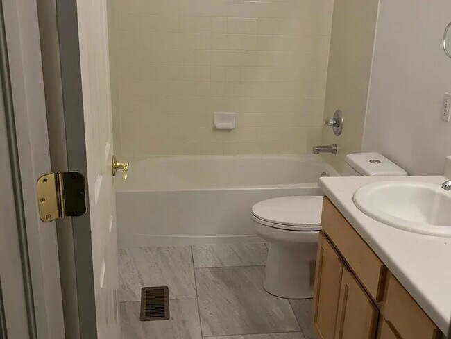 Building Photo - 4285 Nelson Dr