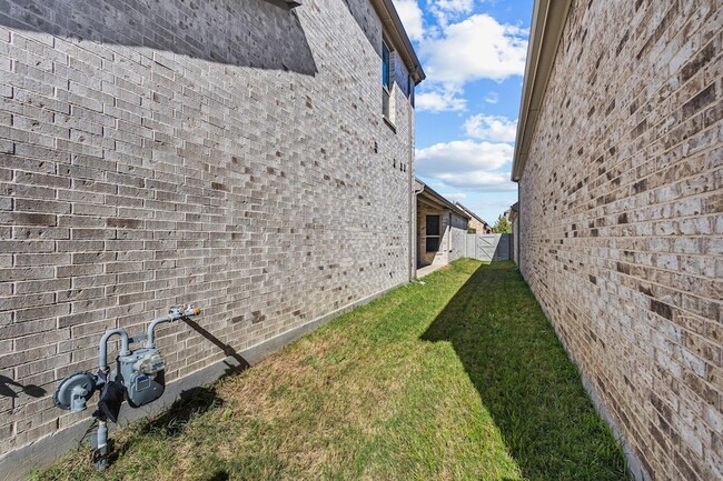 Building Photo - 705 Boardwalk Way