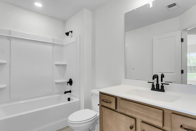 Building Photo - Move-In Ready Home in the Heart of Goose Creek