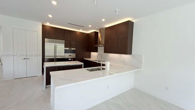 Building Photo - 19708 NE 14th Ave